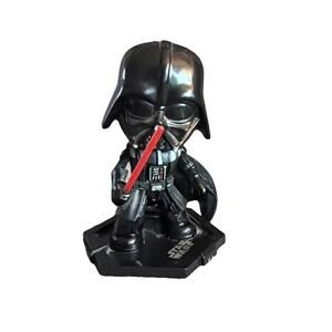 Funko Mystery Mini Figure - Star Wars The Empire Strikes Back - DARTH VADER 3"